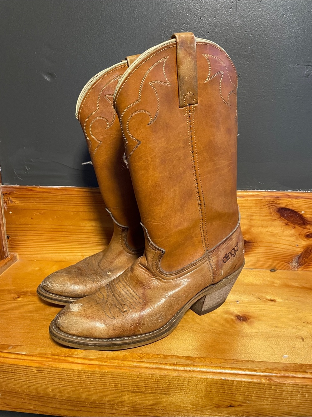 Vintage Dingo Tan Leather Western Cowboy Boots